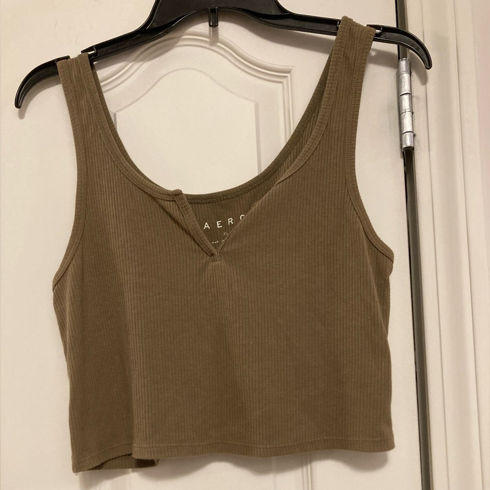 AERO Cropped Ribbed V-notch Tank. Size XL